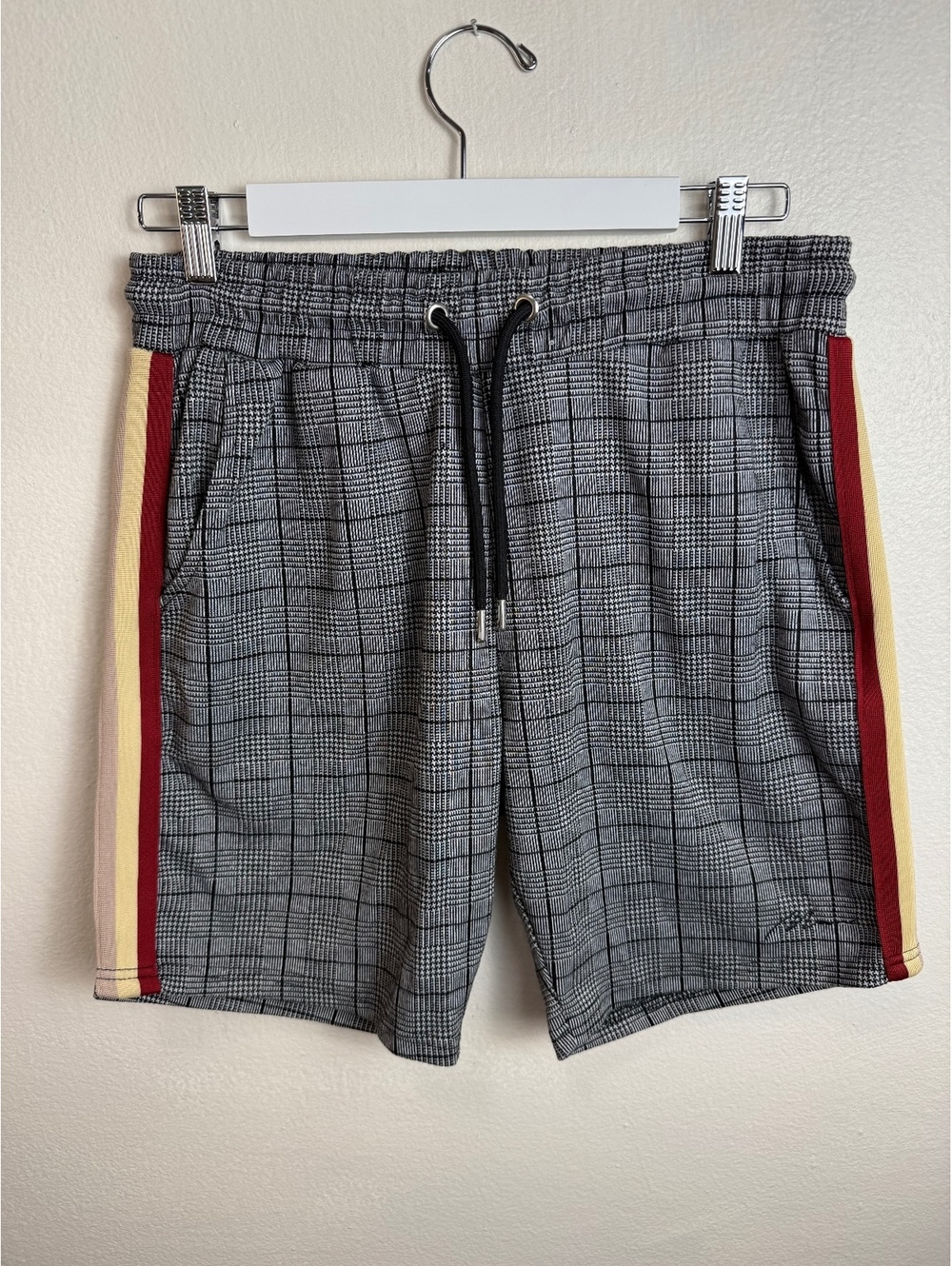 boohooMAN Men's Gray Plaid Casual Shorts with Side Stripes Size L